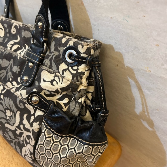 Fossil Chic Black and Cream Floral Shoulder Bag - Picture 4 of 16